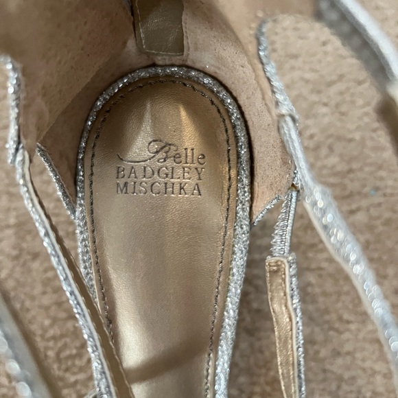 NEW BELLE Badgley Mishka Silver Heels - Picture 5 of 5